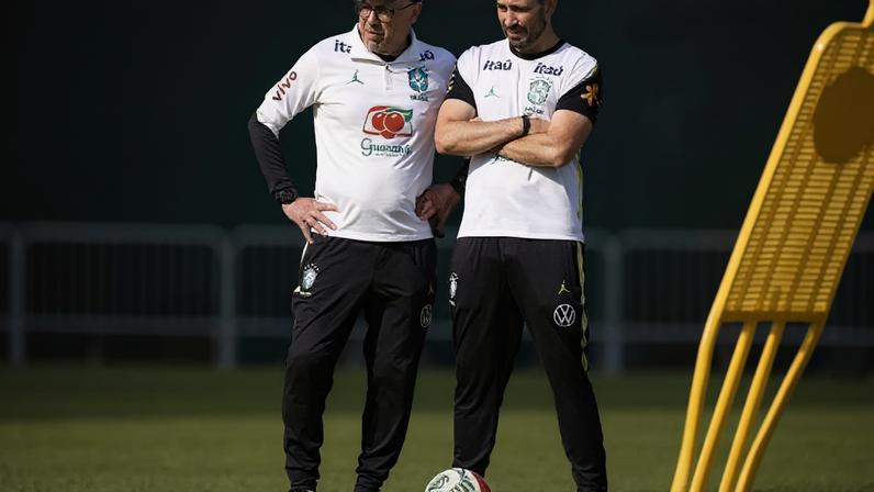 Jogadores da Seleção em treino desta segunda-feira –