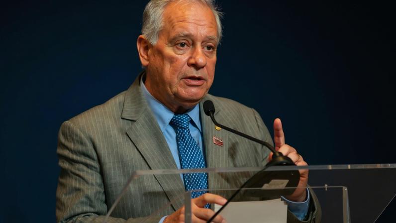 Brasília, DF 16/11/2023 O presidente da CNI, Ricardo Alvarez Alban, fala durante lançamento do novo programa Brasil Mais Produtivo, na Confederação Nacional da Indústria (CNI). Foto: Fabio Rodrigues-Pozzebom/ Agência Brasil