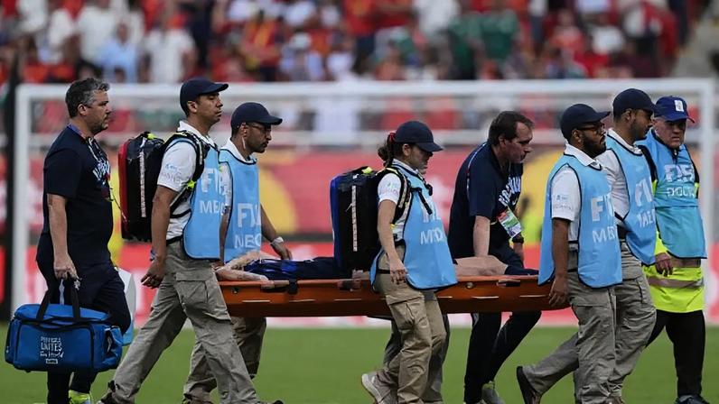 Ugarte sofreu a lesão ainda no primeiro tempo do jogo contra a Espanha –