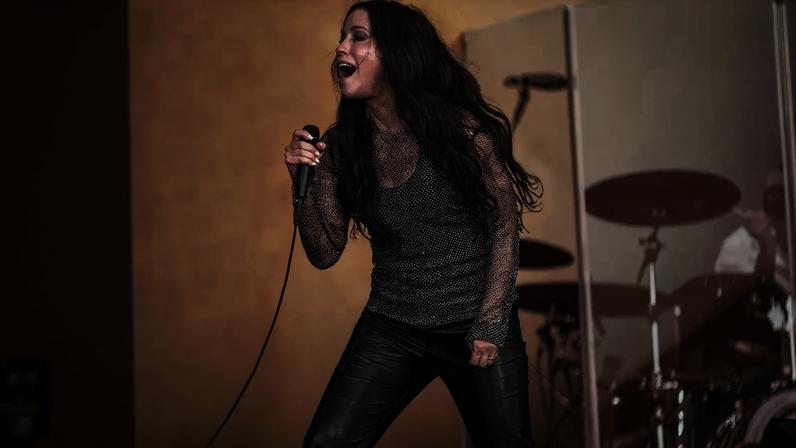 Alanis Morissette no Glastonbury Festival 2025