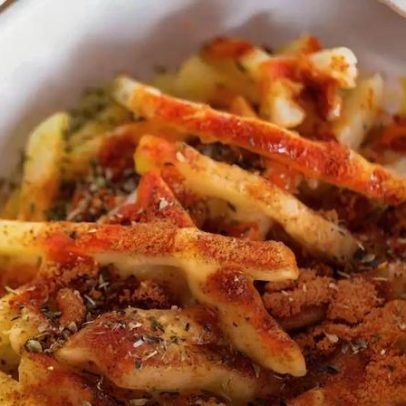 Truque com alho e páprica sem óleo realça sabor da batata frita