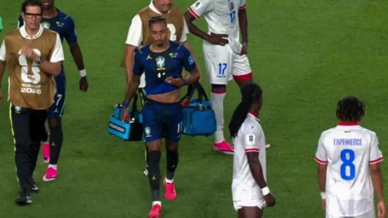 Raphinha deixa jogo contra o Haiti com lesão e preocupa o Brasil –