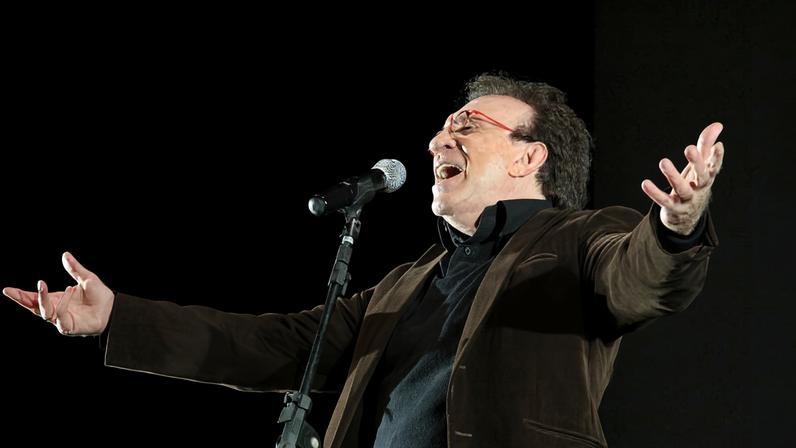 O cantor Moacyr Franco