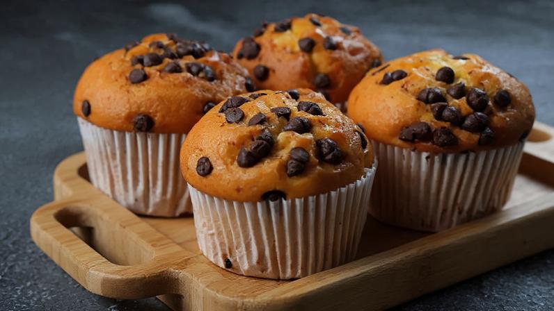 Muffin de aveia, banana e chocolate amargo
