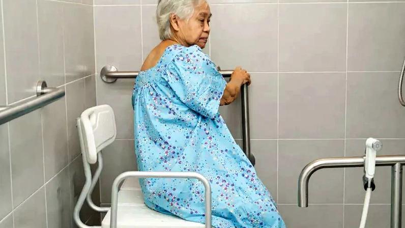 Banheiro seguro para idosos: adaptações que reduzem quedas e aumentam autonomia