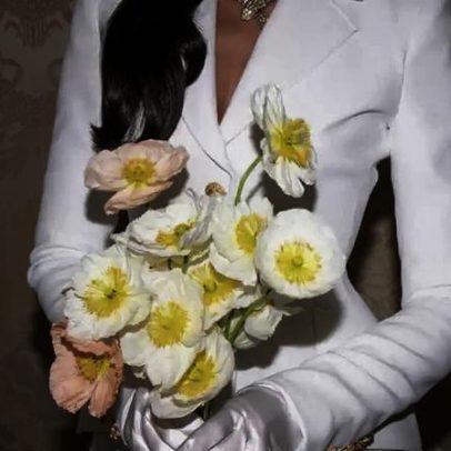 Dua Lipa divulga fotos do casamento intimista com Callum Turner