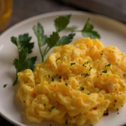 Patê de ovo: receita proteica que facilita café da manhã e lanche