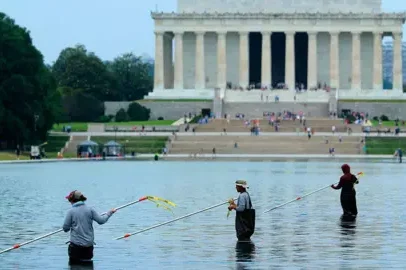 Ex-atleta olímpico nega vandalismo na Reflecting Pool de Washington após prisão