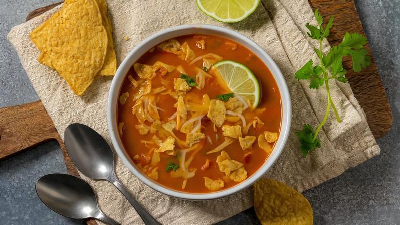 Sopa de frango com feijão e legumes