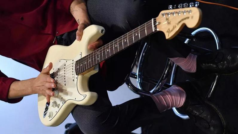 A guitarra Fender Stratocaster