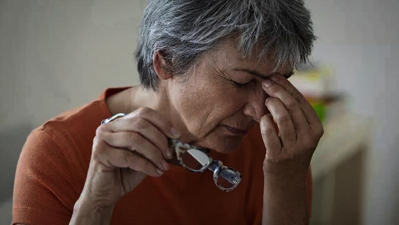 Nos últimos anos, médicos e pesquisadores vêm chamando atenção para o fato de a deficiência de vitamina B12 poder se manifestar com sinais sutis, que muitas vezes são atribuídos automaticamente ao envelhecimento natural – depositphotos.com / imagepointfr