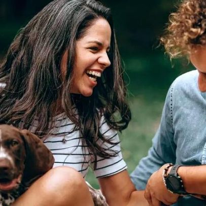 Filhos de quatro patas fortalecem vínculos afetivos dos casais, aponta estudo