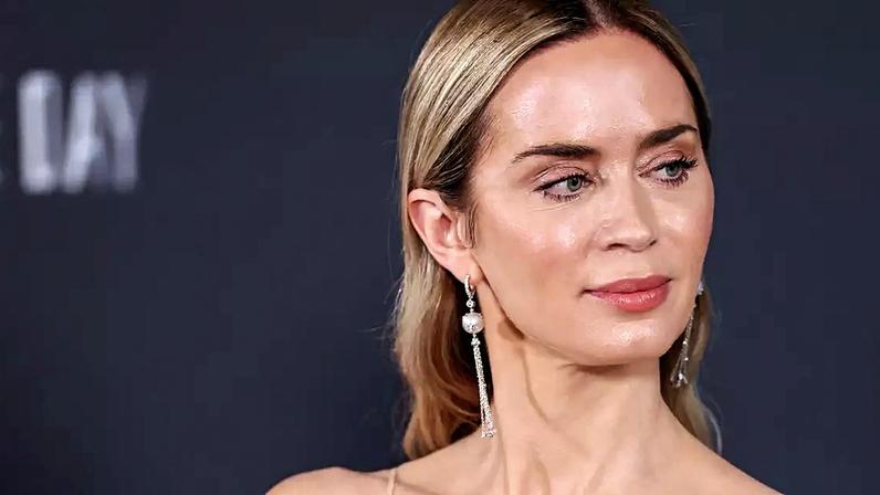 Emily Blunt revelou detalhes impressionantes sobre como usou as próprias cordas vocais para criar sons alienígenas em "Disclosure Day", novo filme de Steven Spielberg que estreia na próxima semana