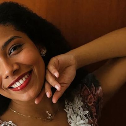 Ana Luisa, 17, precisa de apoio para tratamento urgente de porfiria