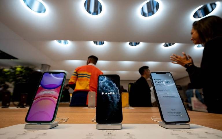 iPhones 11 recém-lançados exibidos dentro de Apple Store de Nova York, EUA