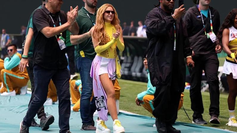 Entenda a polêmica envolvendo a cantora Shakira e a grife Off