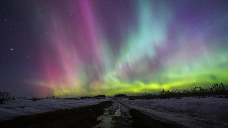 A aurora boreal é um espetáculo de luzes no céu noturno, mas, na prática, trata-se de um fenômeno físico complexo que revela muito sobre a relação entre o Sol e a Terra – depositphotos.com / thirteen