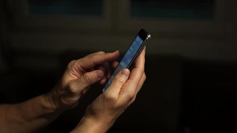 Estudiosos explicam por que navegamos sem rumo e apontam pequenas mudanças de hábito para proteger sua saúde mental