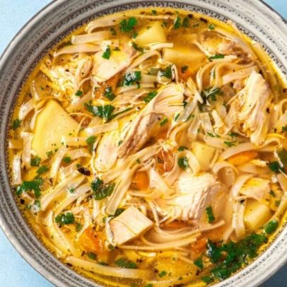 7 sopas com proteínas magras para o almoço