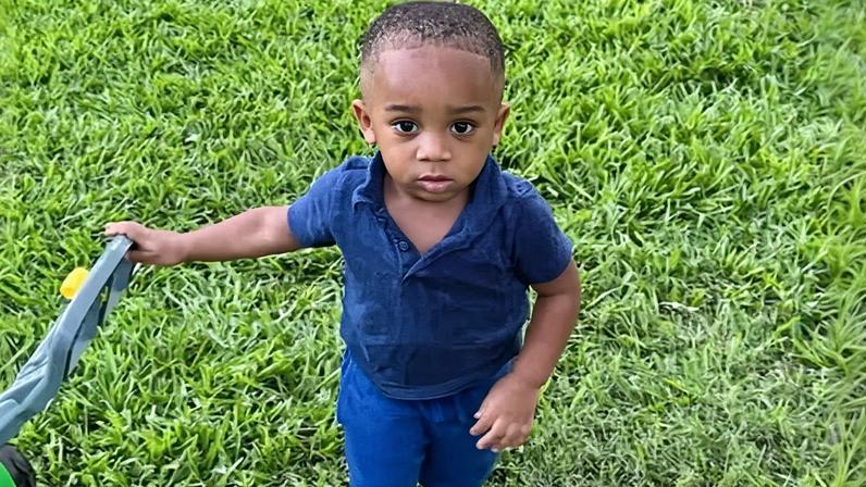 Policial do Mississippi suspenso após morte de bebê em carro perto do Walmart