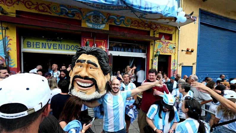 Torcedores argentinos assistem à final da Copa do Mundo de 2022; Argentina foi campeã daquela edição do Mundial da Fifa