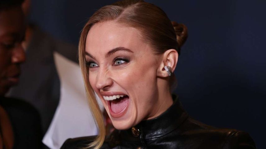 Sophie Turner refletiu sobre a chegada dos 30 anos e os desafios que enfrentou nos últimos anos; entenda a nova fase da vida da atriz
