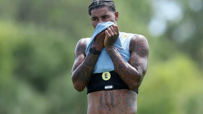 Rashford, durante treino da Inglaterra com a pulseira tecnológica.
