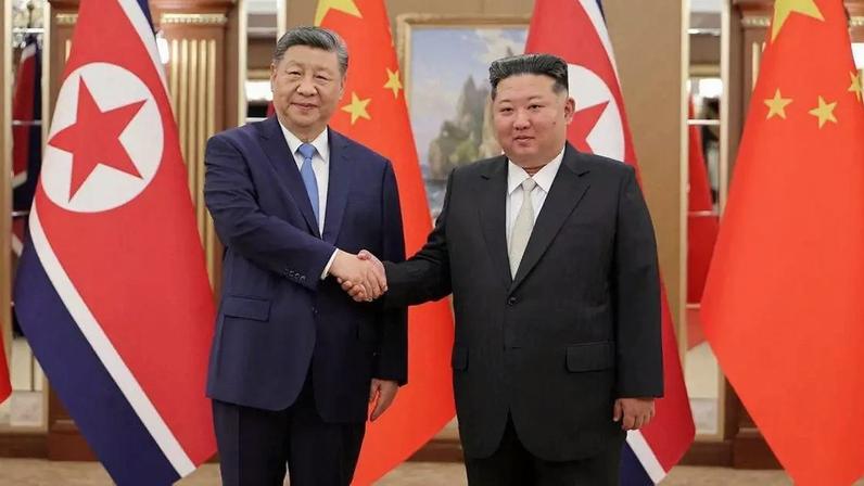 Xi Jinping recebeu uma recepção grandiosa de Kim Jong-un durante sua visita de dois dias a Pyongyang, capital da Coreia do Norte