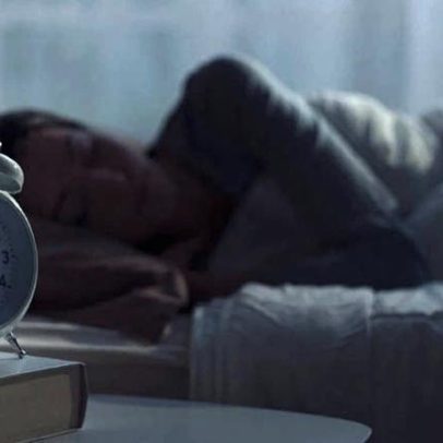 Especialistas explicam por que baba ao dormir e como evitar