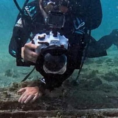Bolas de mosquete e casco queimado indicam piratas do Caribe nas Bahamas