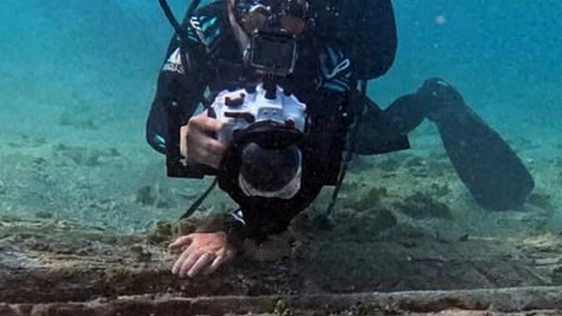 Bolas de mosquete e casco queimado indicam piratas do Caribe nas Bahamas