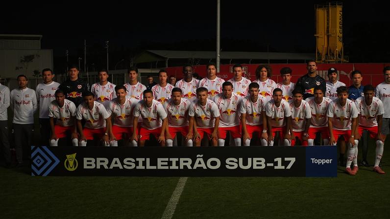 Jogadores do time sub-17 do Red Bull Bragantino.