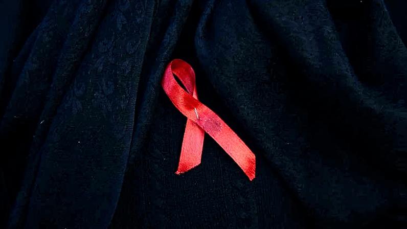 O laço é o símbolo da consciência sobre o HIV