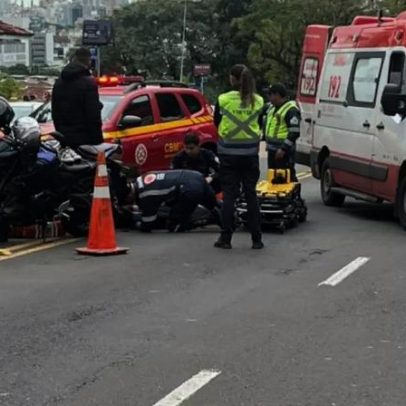 Acidente de moto deixa pessoa ferida em Porto Alegre