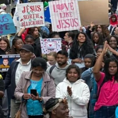 Marcha para Jesus reúne 50 mil pessoas nas ruas de Paris