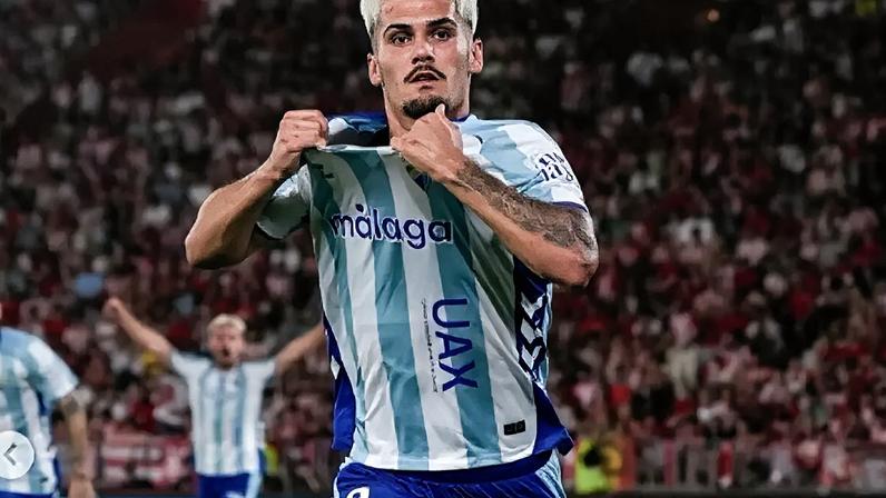 Larrubia comemora o gol do acesso do Málaga –