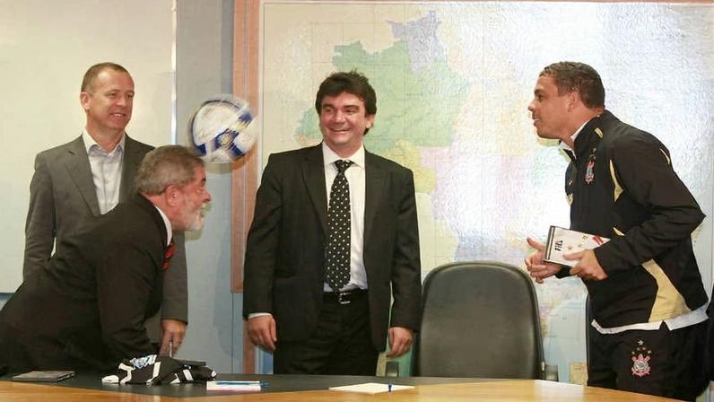 Neymar: relembre polêmica de Lula com Ronaldo em 2006