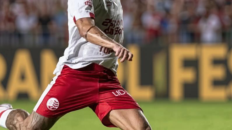 Wenderson está de volta após suspensão.