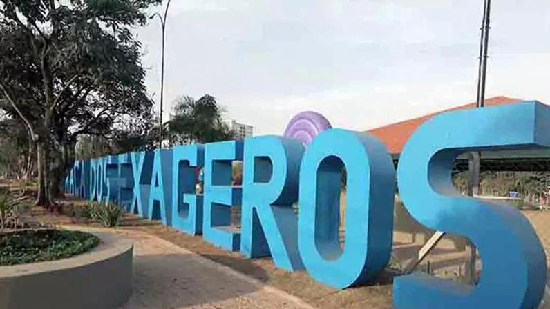 Itu ganha o apelido Cidade dos Exageros por monumentos gigantes