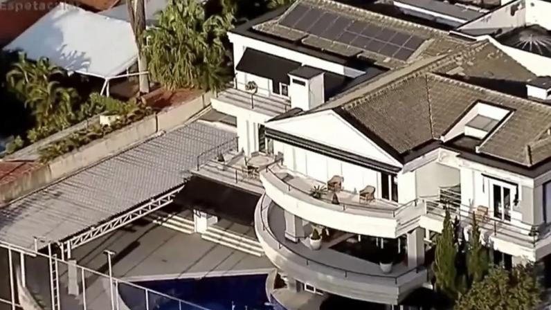 Casa de luxo de Cafu foi leiloada por R$ 20 milhões, embora tenha sido avaliada em R$ 40 milhões - leilão ocorreu por dívidas do ex-lateral-direito.
