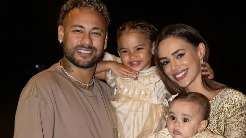 Bruna Biancardi e Neymar, que já são pais de Mavie, de 2 anos, e Mel, de 11 meses, anunciaram a chegada de mais uma menina na última semana