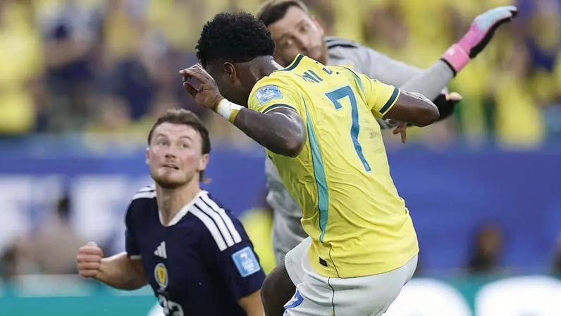 Vini Jr marcou duas vezes contra a Escócia –