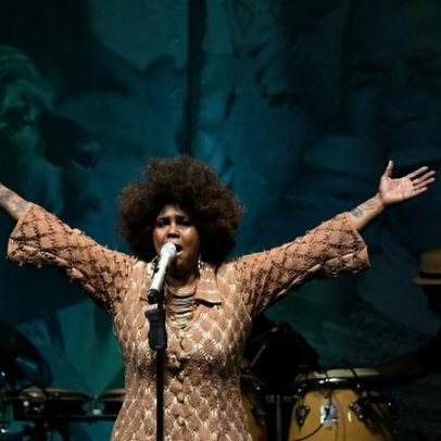 Sandra Sá faz shows grátis em tributo a Elza Soares em SP