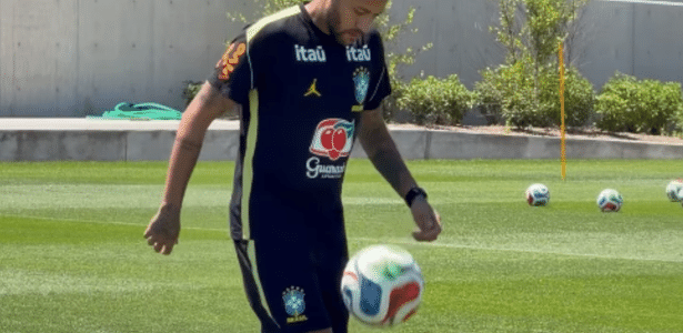 Neymar em treino da seleção brasileira