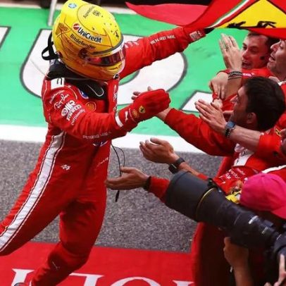 Hamilton conquista primeira vitória pela Ferrari e agradece o apoio da equipe