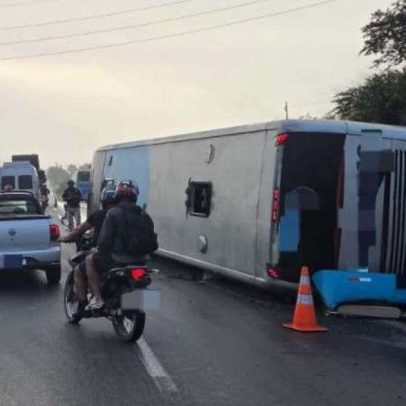 Ônibus que seguia para Recife tomba em Caruaru e deixa 16 feridos