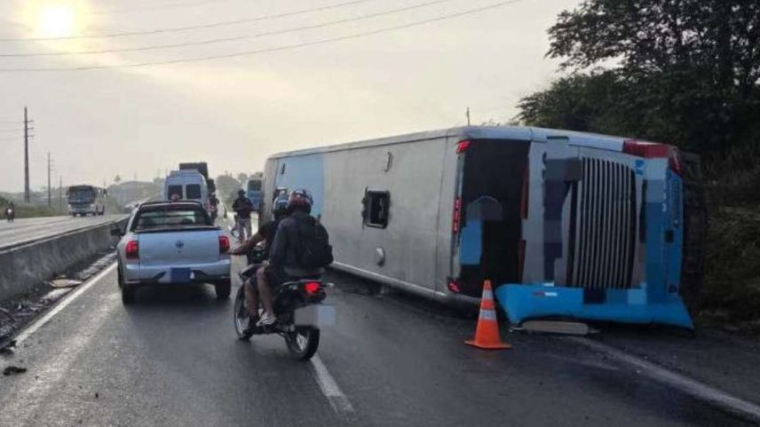 Acidente ocorreu na madrugada desta segunda (15).