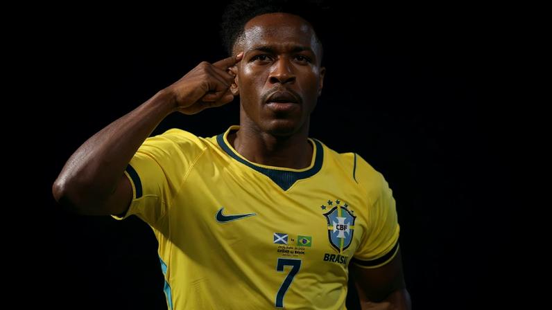 Vini Jr após marcar um gol pelo Brasil (Foto de Rafael Ribeiro-CBF)