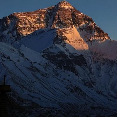 Guia encontrado vivo após seis dias sumido revela perigos de desafiar o Everest