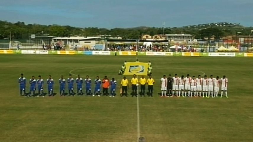 Partida de futebol entre as seleções de Vanuatu e Micronésia durante os Jogos do Pacífico em 2015.